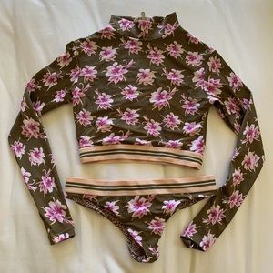 Capsule Aloha Indo top and Iao elastic